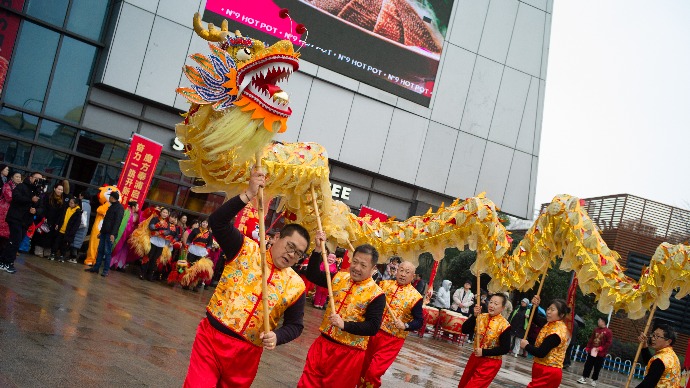 舞龙灯、踩高跷、划旱船……在奉贤感受元宵民俗