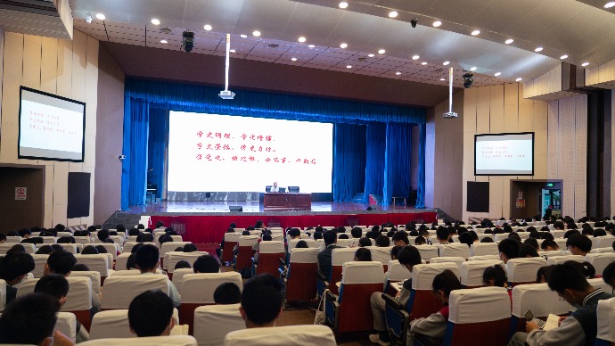 上海市青浦高级中学：建和谐校园，树文明新风