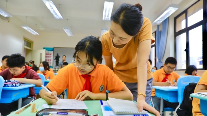 教师招聘新风向：小学幼儿园教师需求下降，新教师中非师范类毕业生超半数