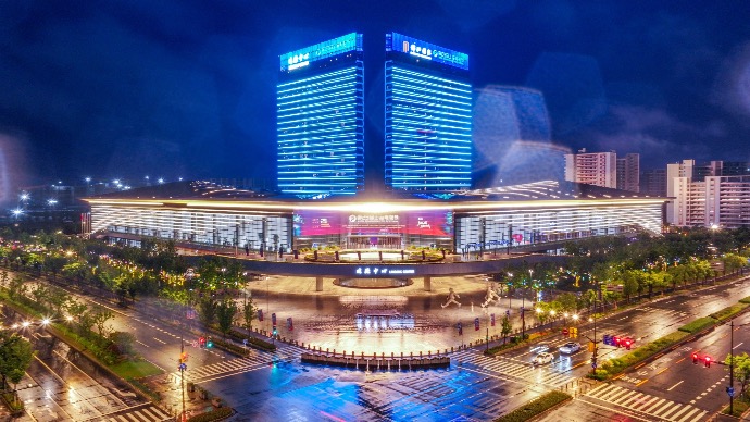 上海电视节星光汇聚“年轻城” ，“白玉兰绽放”颁奖典礼将首度移师临港新片区