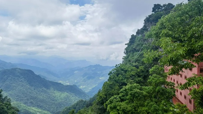 【风土记】我中年以后，特别想再去爬爬武当山 | 舒飞廉