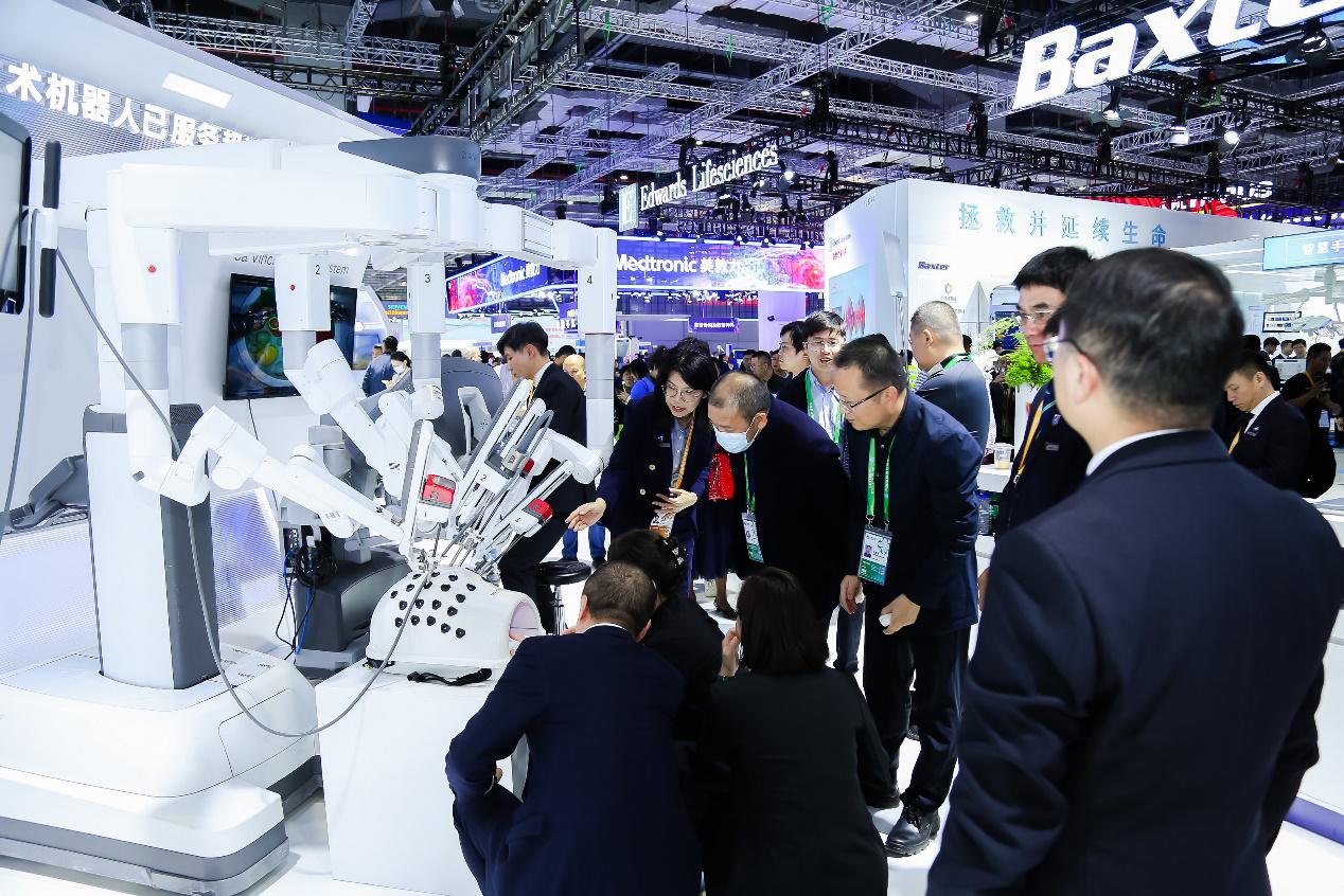 不想错过进博会这个聚光灯！”全球药械巨头齐聚“四叶草”_文汇