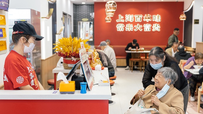 家门口老字号变身长者食堂，托起晚年幸福“食”光 