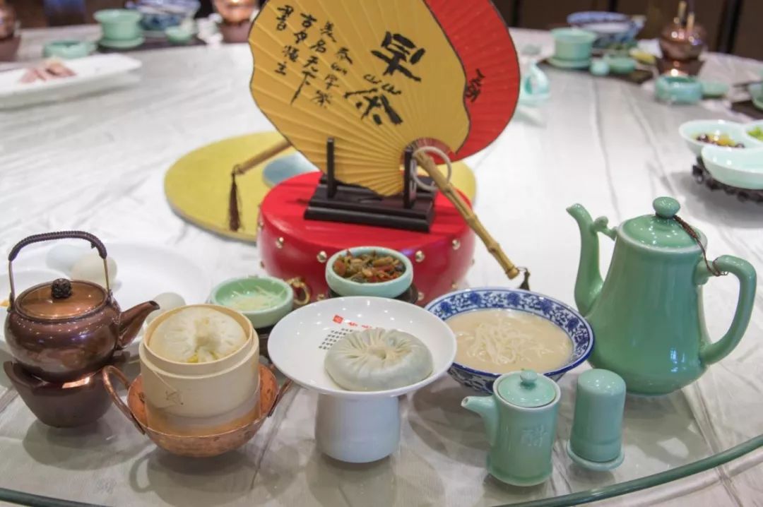 在这座城市每日清晨叫醒你的不是闹钟而是早茶