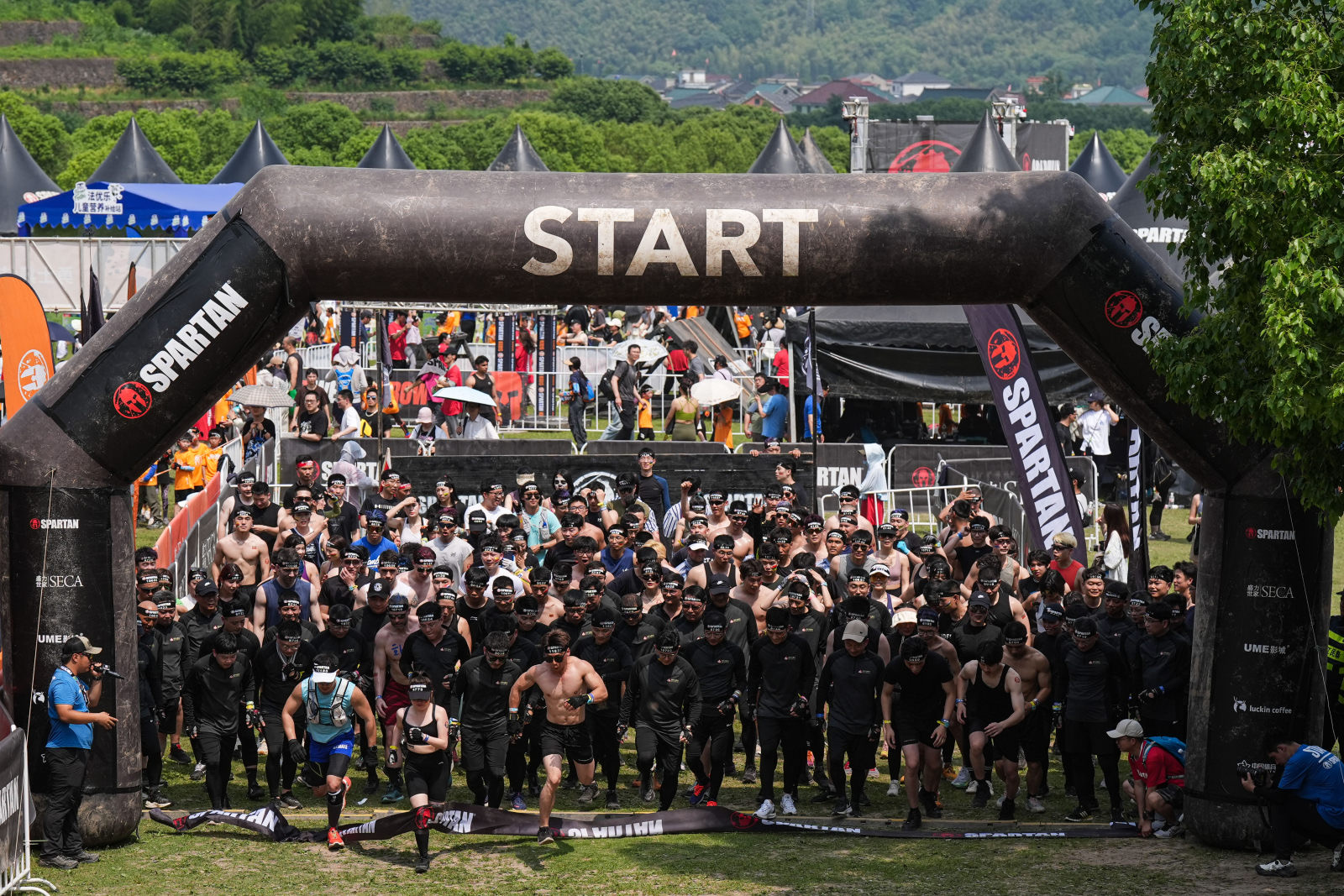 斯巴达勇士赛杭州开赛,逾12000名勇士挑战"硬核"周末