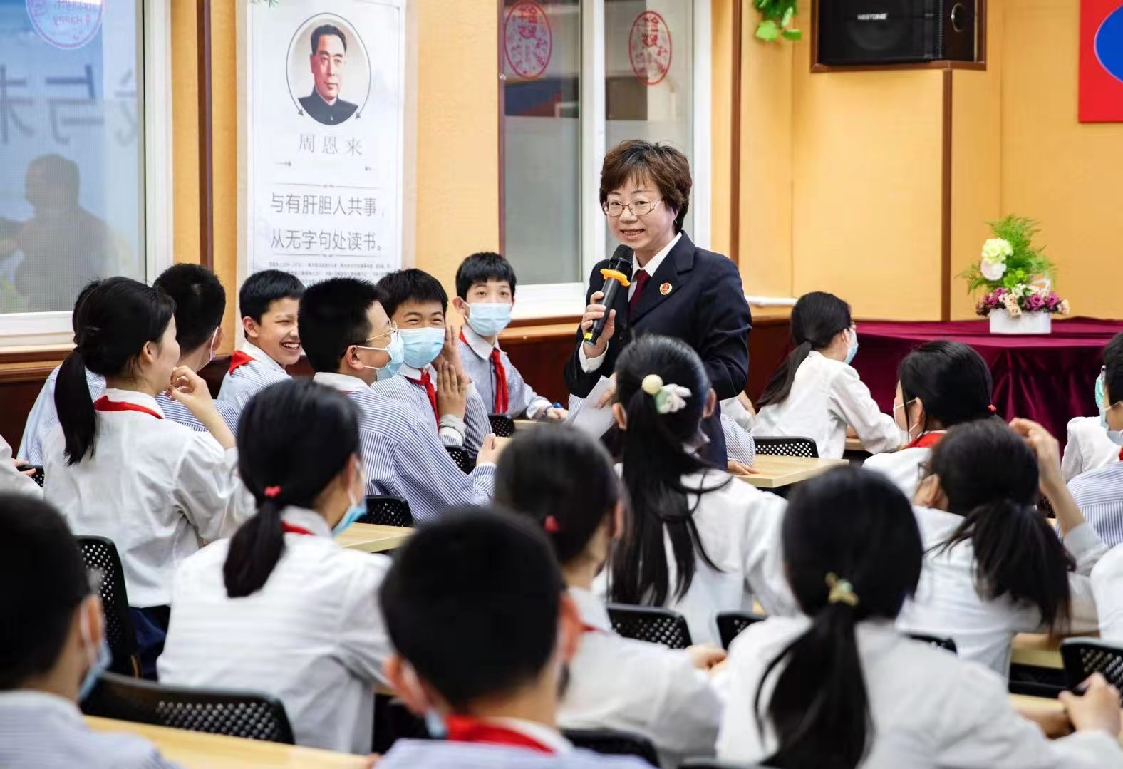 莫阿姨”办案坚守“一个孩子都不能少”_文汇