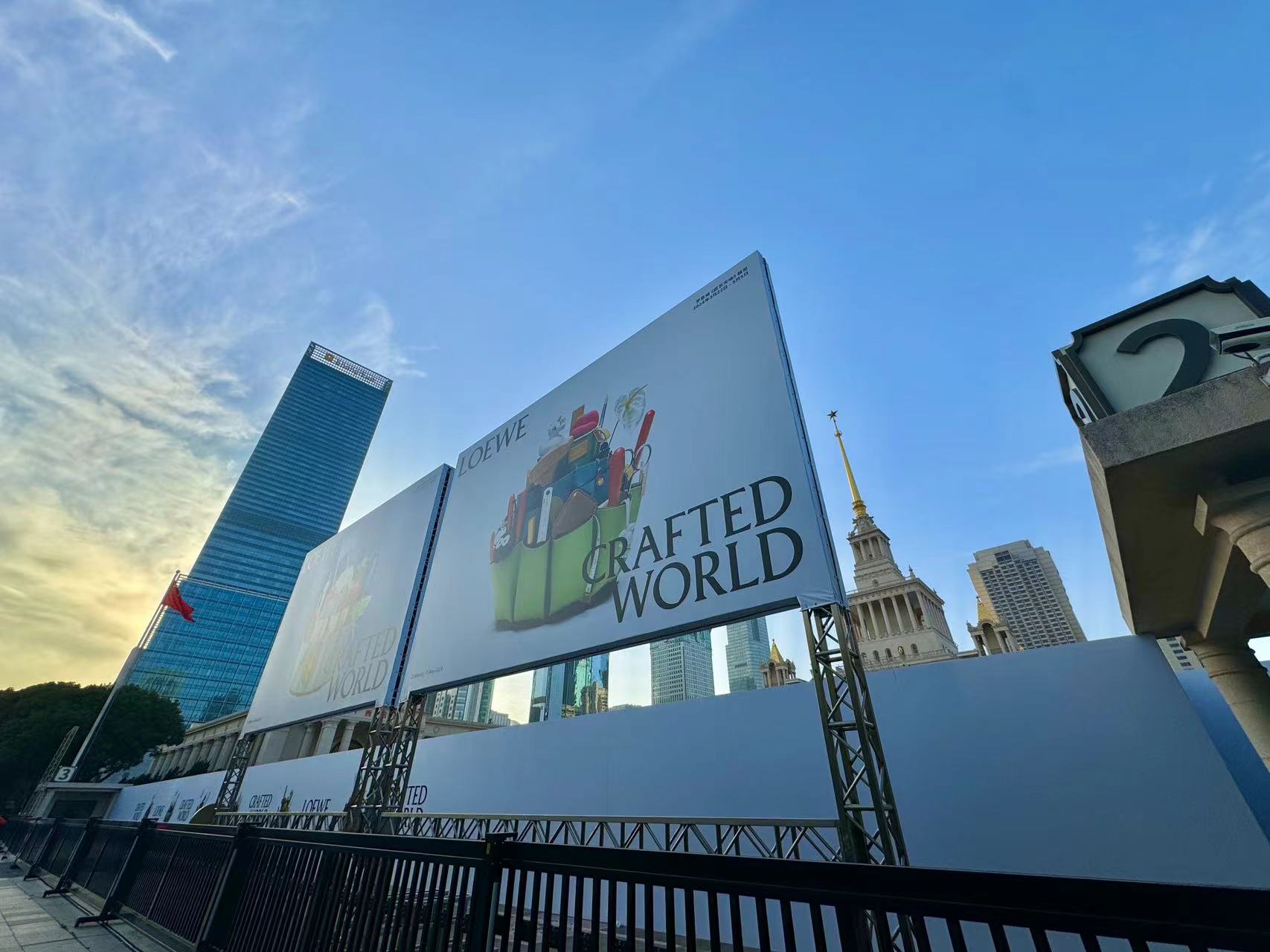 开业活动;星巴克品牌创始人霍华德·舒尔茨携全球管理团队在烘焙工坊