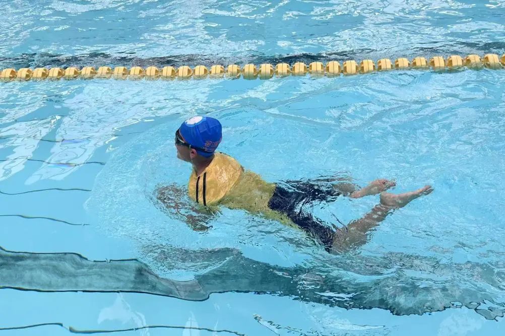 杨浦近万名小学生走出校园上游泳课场地公益开放他们来买单