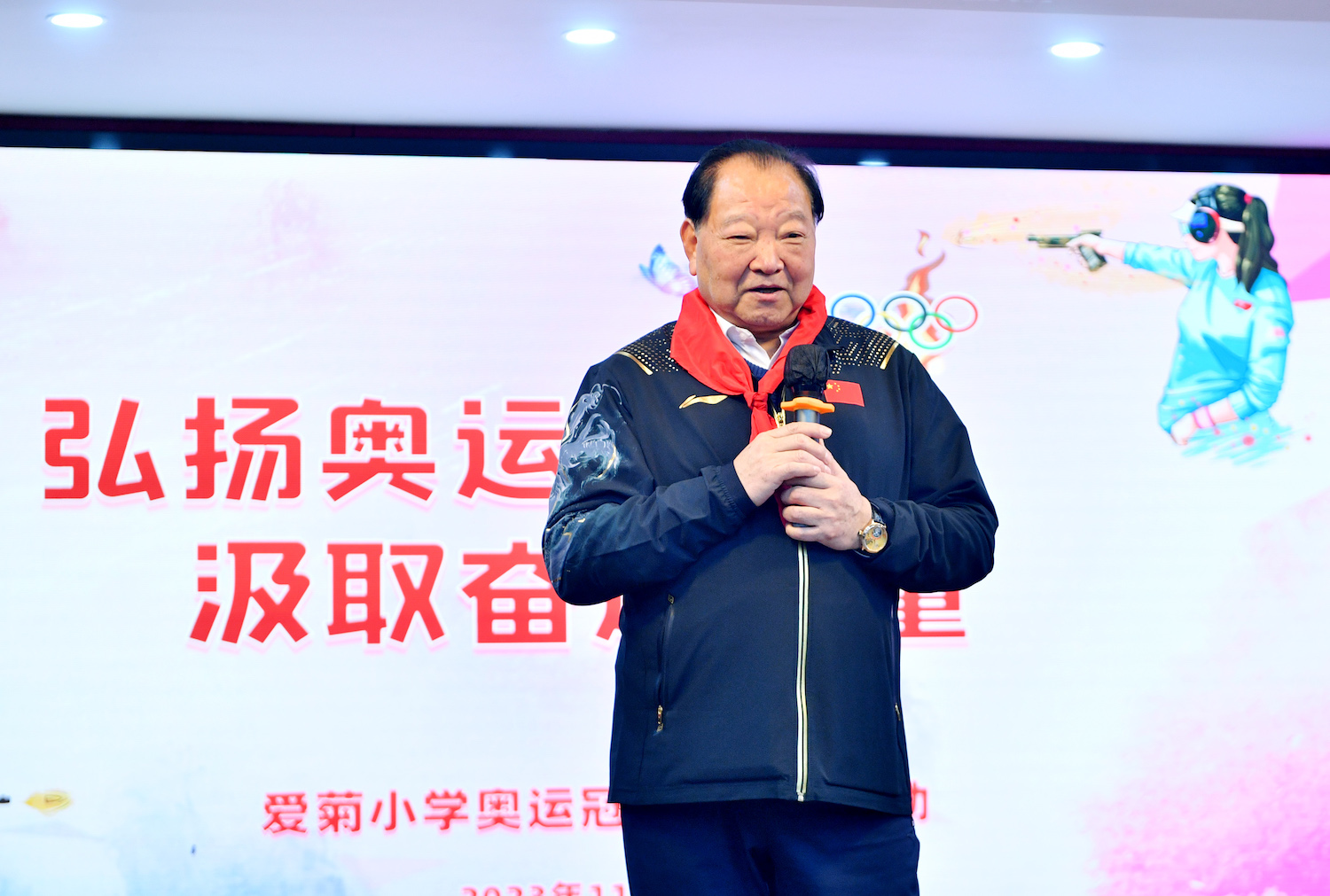 奥运冠军许海峰陶璐娜申城开课为孩子们诠释体育精神与射击魅力