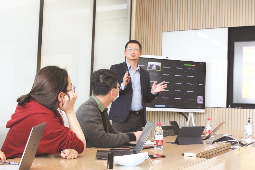 华为云上海总经理张英梗—— 构建产业生态圈,跃升数智生产力