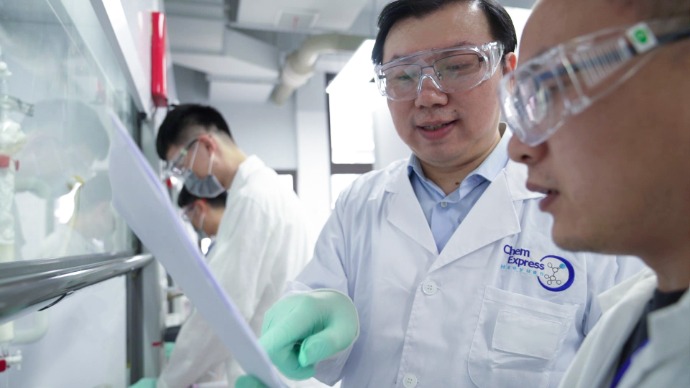 新时代上海产业菁英｜郑保富带领皓元医药勇攀“化学合成界珠峰”，以“长期主义”赋能医药创新