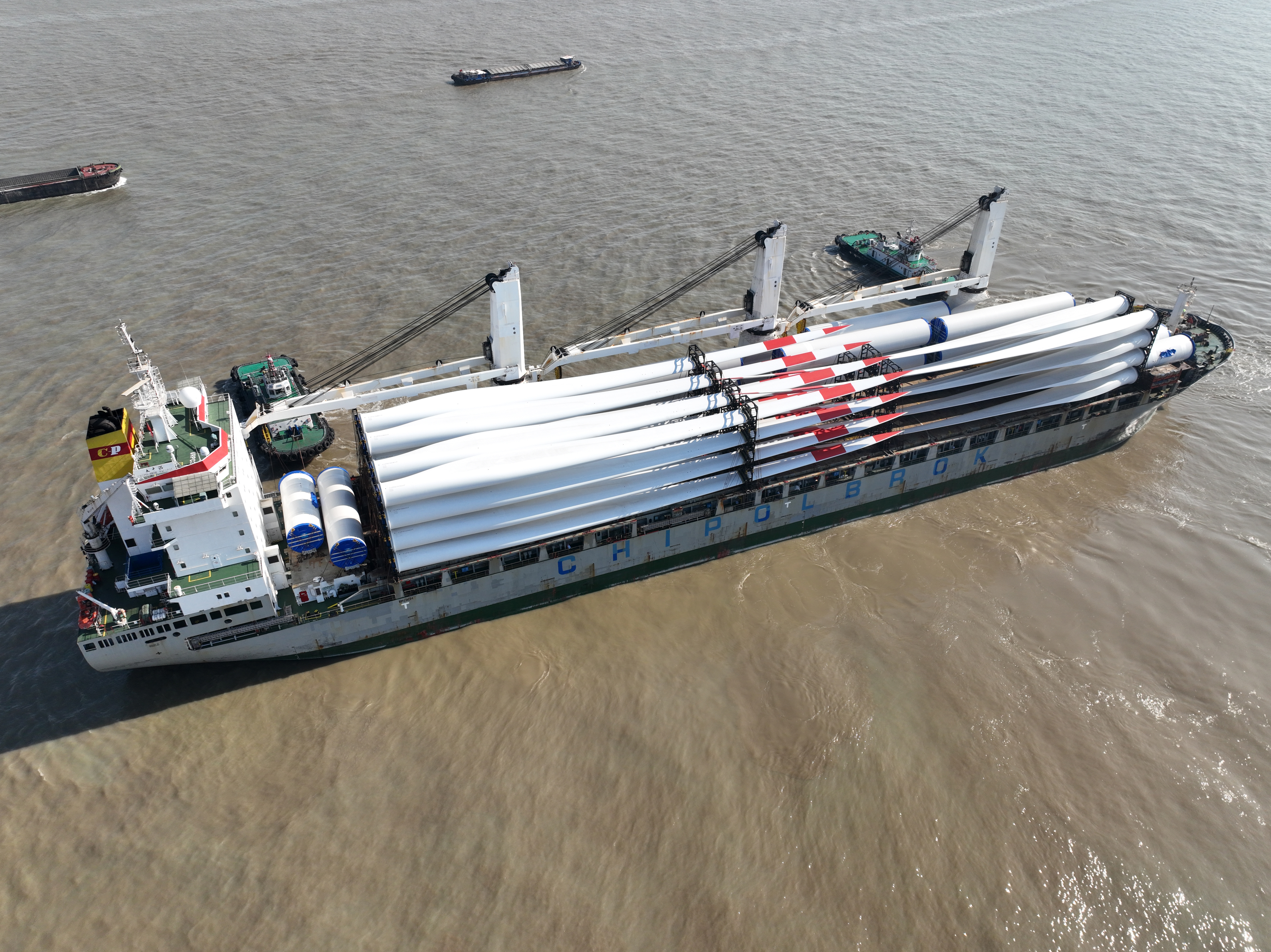 装载出口北马其顿装机规模最大风电项目设备中波太平洋轮启程