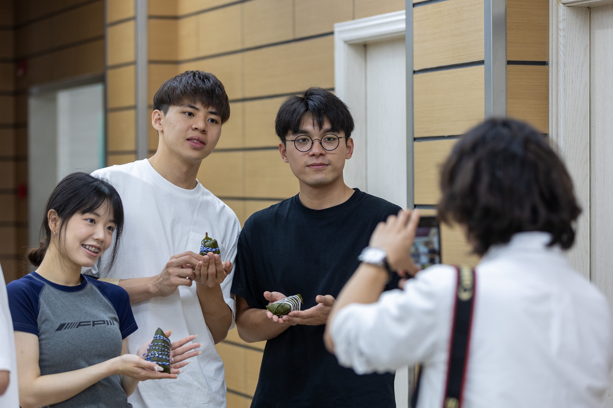 包粽子,做香囊,海峡两岸青年学生共同体验端午节庆文化