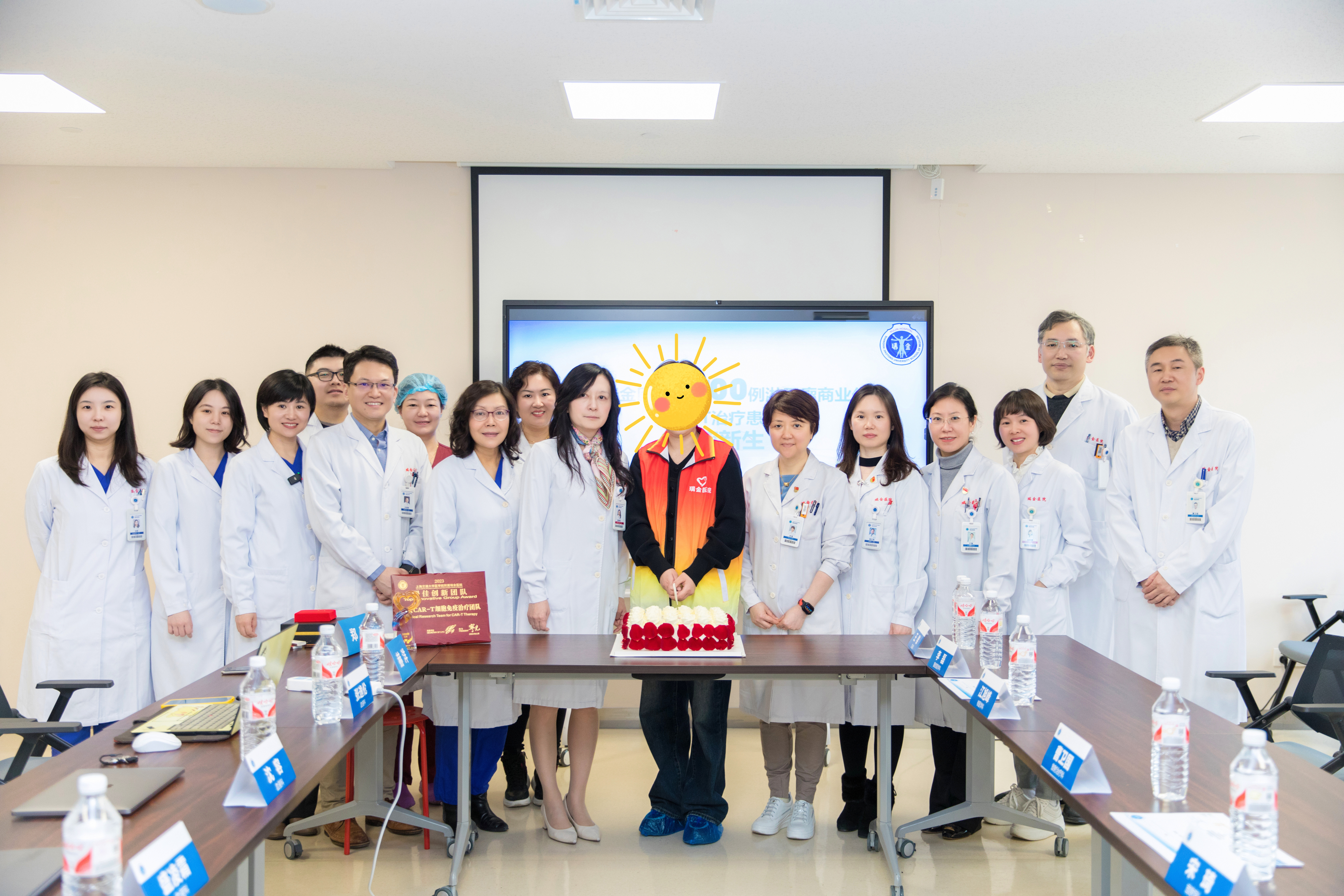 3月18日,在上海瑞金医院,经car-t治疗的第100例复发难治淋巴瘤患者