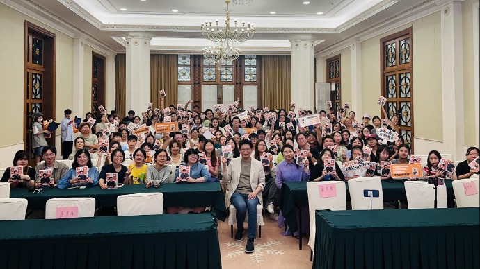 2024上海书展 | 如何才能让自己变得“会说话”?——黄执中新书《开口之后》首发式暨签售会举行