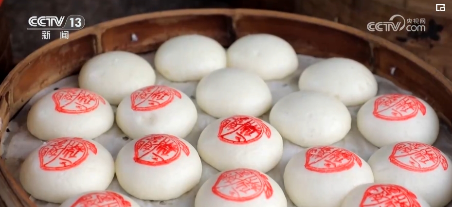 不仅是北方,南方的餐桌上也离不开面食,不过做法和北方有些不一样.