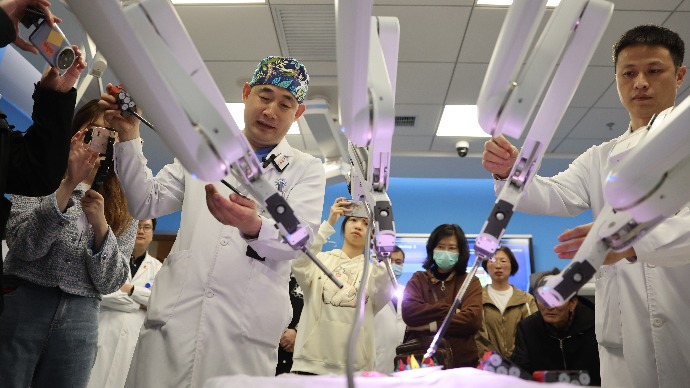 “试驾”机器人手术系统？胸科医院开展“零距离”体验活动