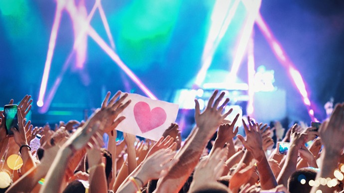 文艺辣评｜别让歌迷喜爱成了乱象滋生的理由