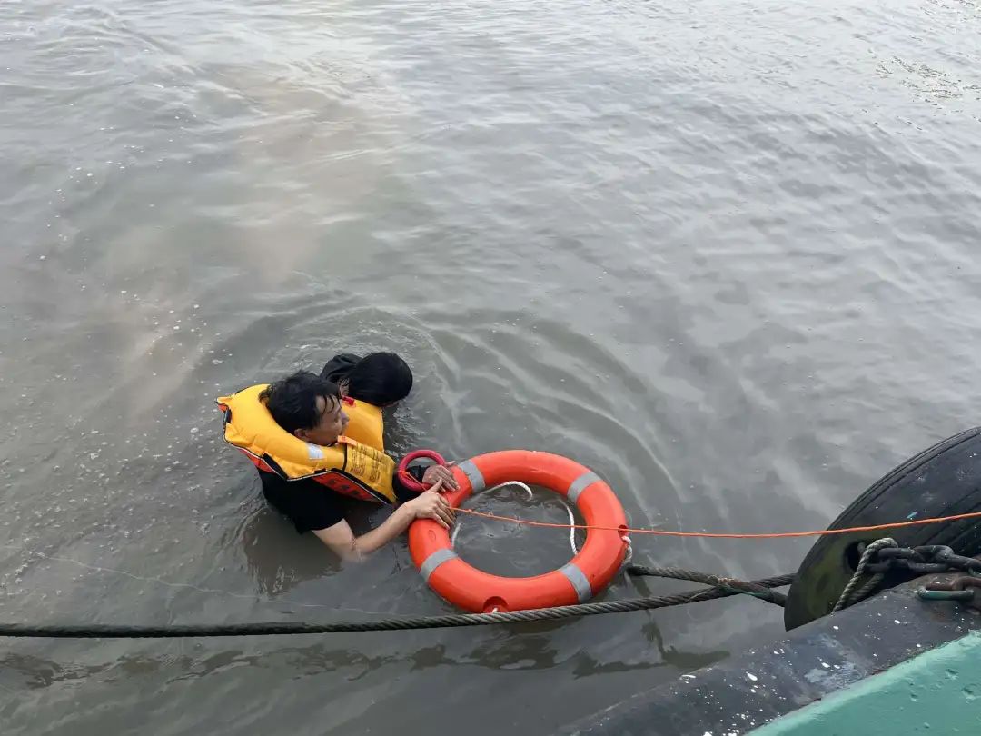 57岁的他跳水救人获评2023年全国最美海上搜救人