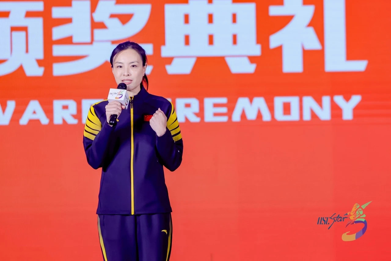吴敏霞 吴敏霞领衔多位世界冠军助阵，“东体之星”青少年体育系列挑战赛闪耀收官_文汇