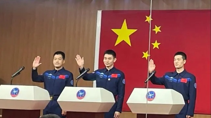 叶光富、李聪、李广苏3名航天员领命出征