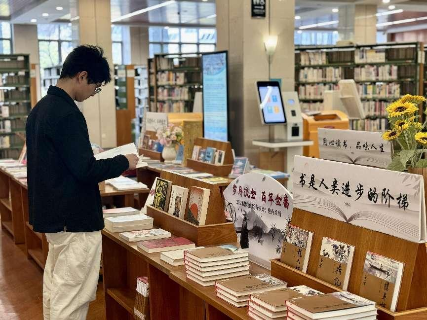 岁月流金百年金庸武侠小说书展亮相杭图