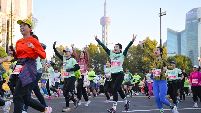 多图直击｜2024上海马拉松向世界展示速度与激情