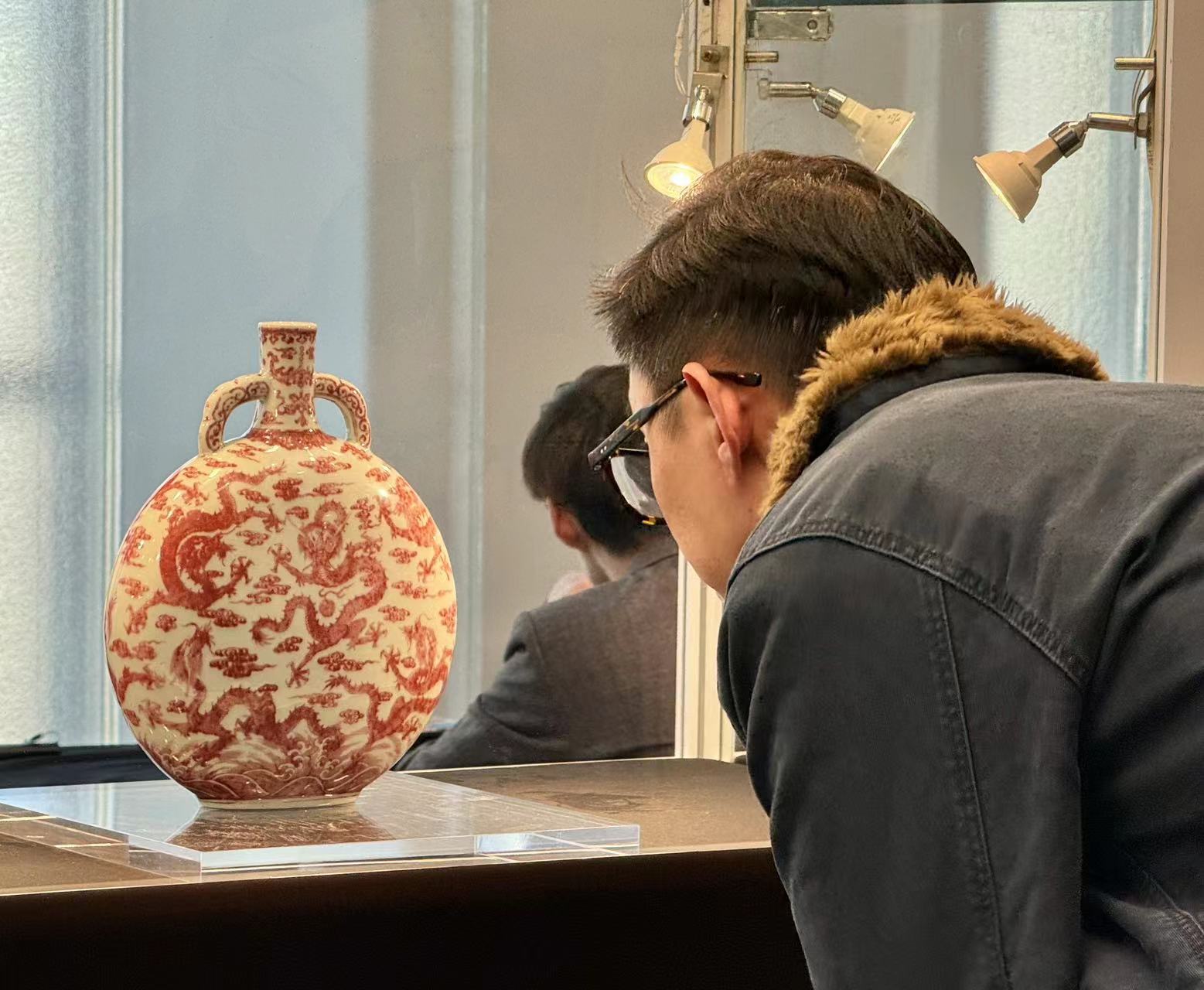 苏富比2024年香港拍卖开拍在即，过百件收藏珍品亮相中国内地巡展现场_文汇