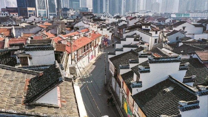 “上海老街”上多样的老字号建筑