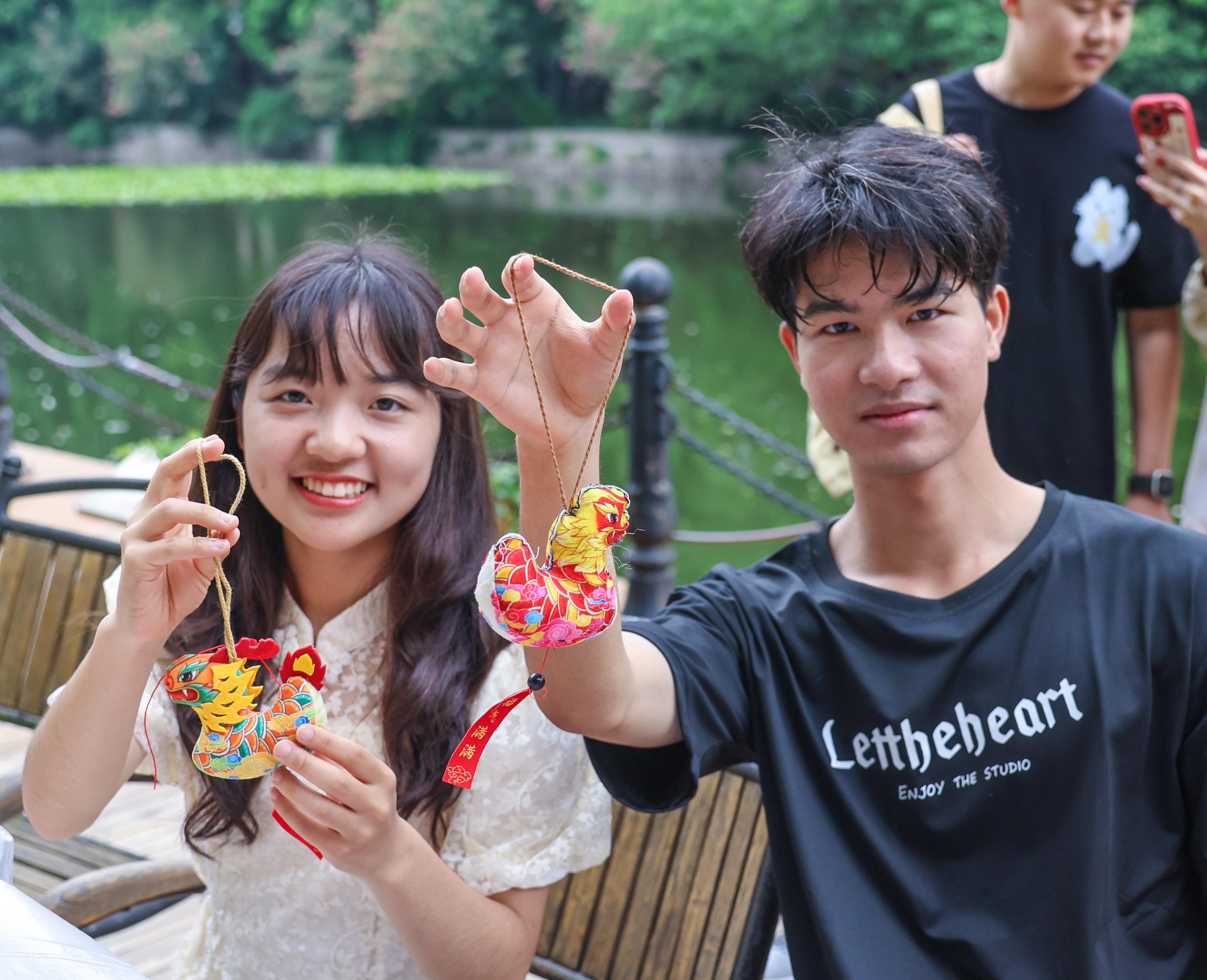 包粽子,做香囊,海峡两岸青年学生共同体验端午节庆文化