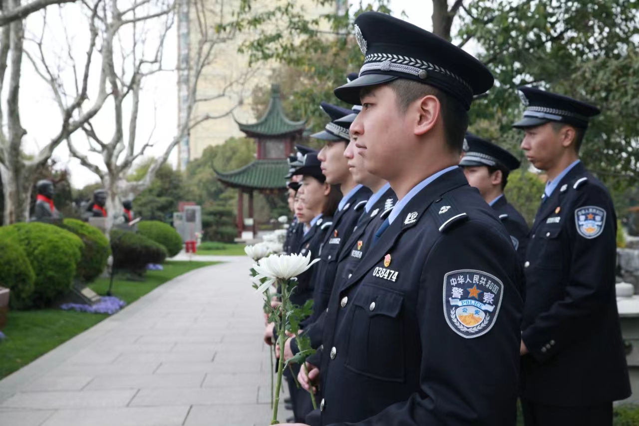 清明祭扫缅英烈重温誓词铸警魂