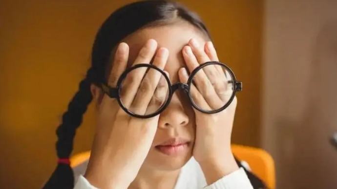 视力训练、按摩、食疗调理……这些方法能帮助孩子提高视力吗？| 科普时间