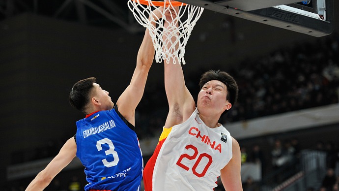 中国男篮亚预赛首战大胜蒙古国队，杨瀚森首秀不负期待