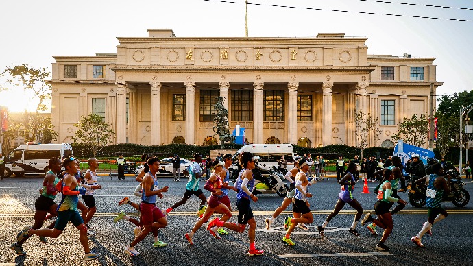 鸣枪起跑！2024上海马拉松冲击大满贯赛事