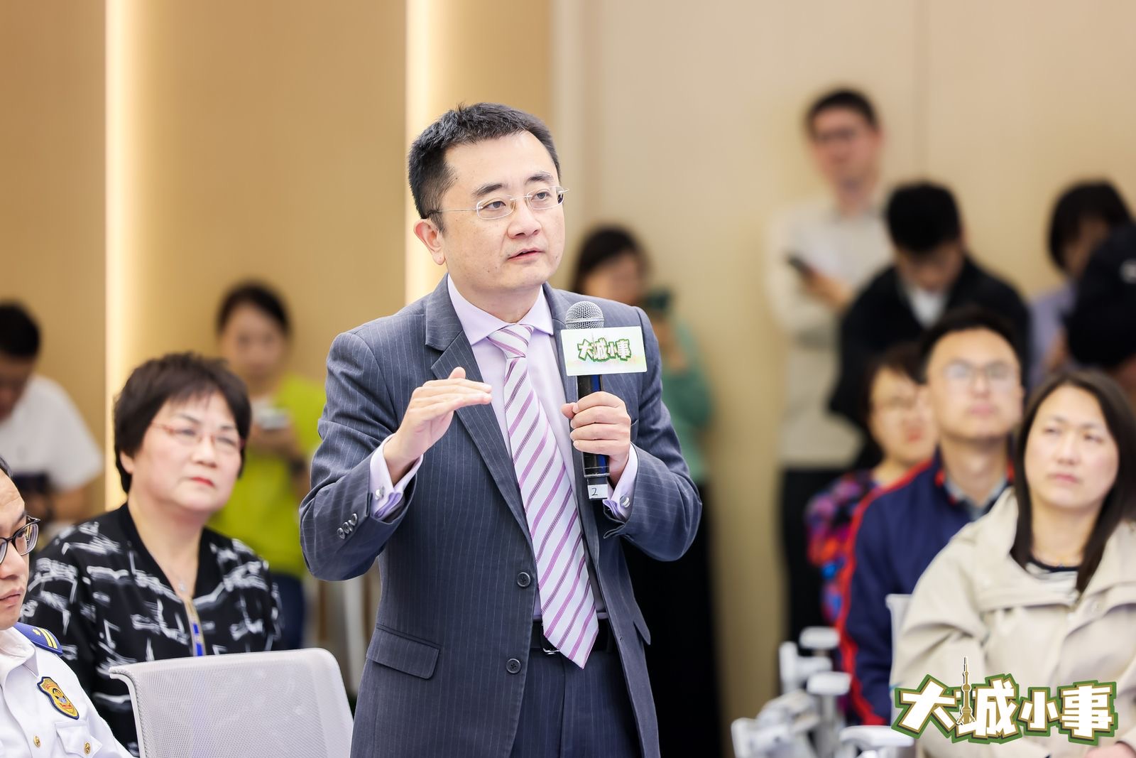 最近,上海邦智商务咨询有限公司董事长潘黎也购置了一辆电动自行车,"