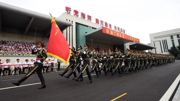 中国人民解放军驻澳门部队举行第十八次军营开放活动