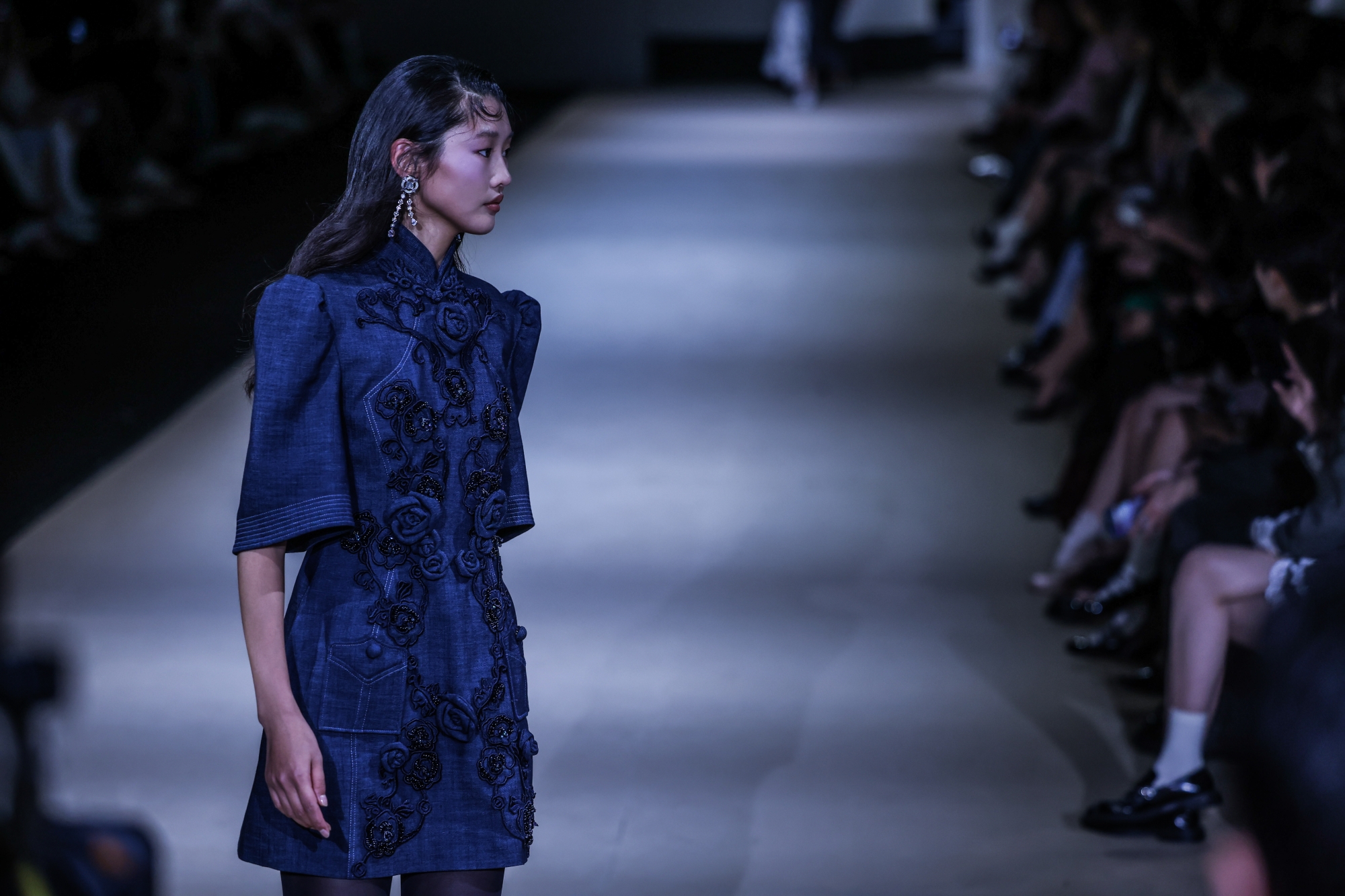 2024秋冬上海时装周新天地秀场揭幕_文汇