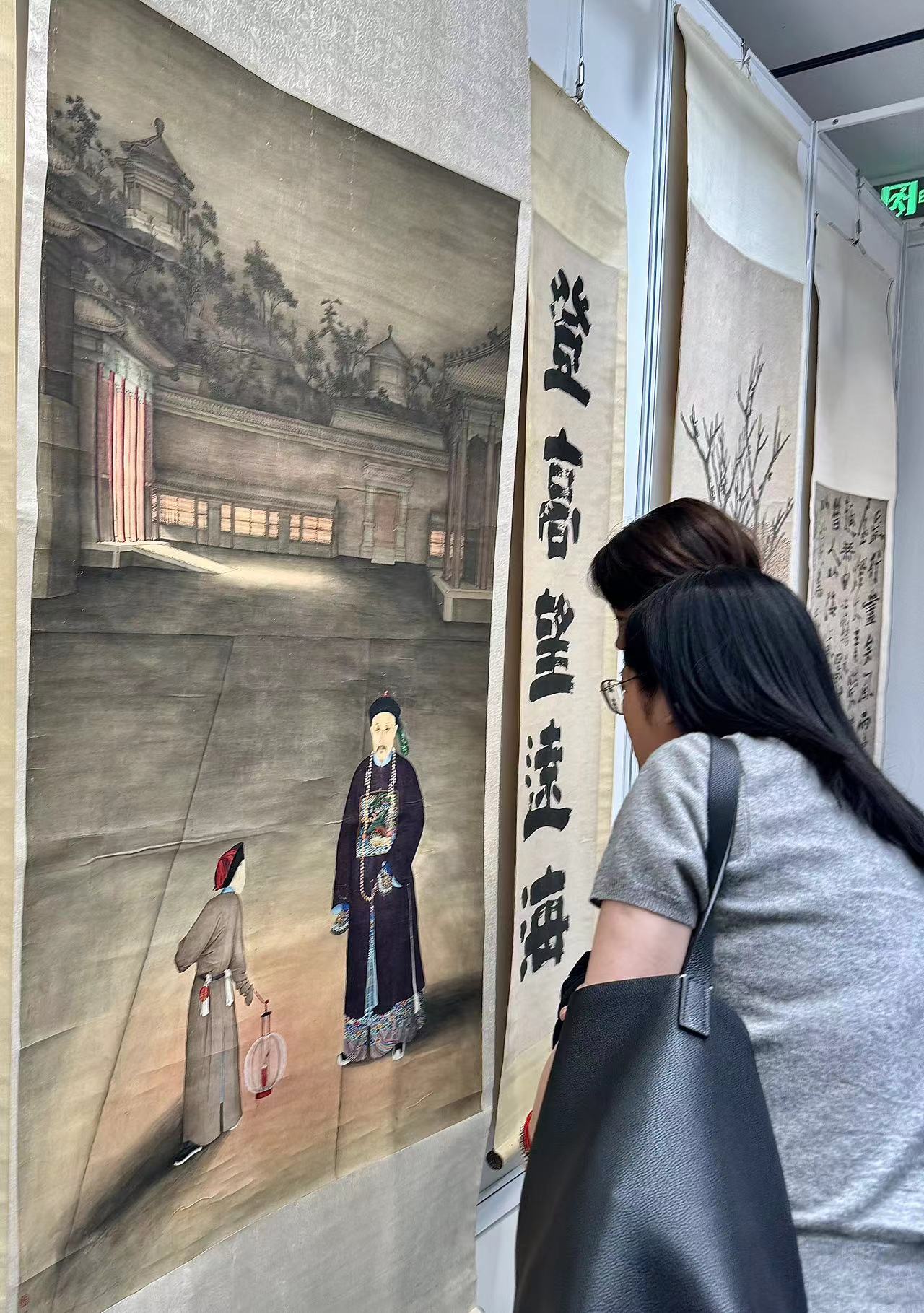 苏富比2024年香港拍卖开拍在即，过百件收藏珍品亮相中国内地巡展现场_文汇