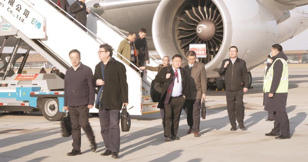 全国政协十四届二次会议今日下午开幕